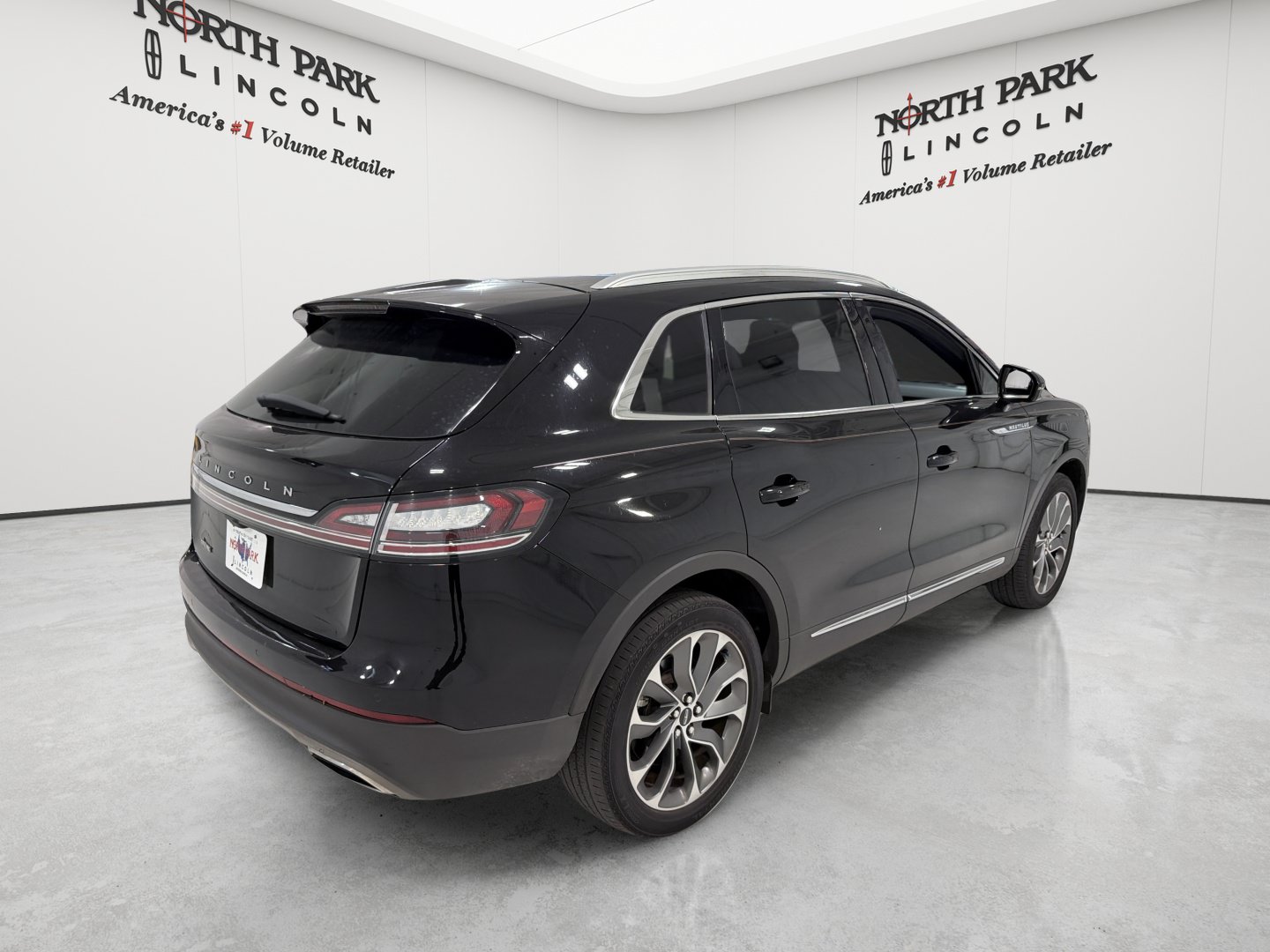 Used 2023 Lincoln Nautilus Reserve w/ Luxury Package AWD/4WD image 5