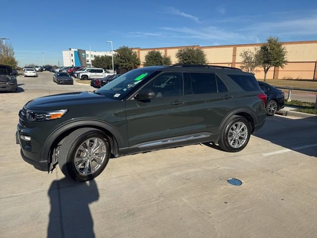 Used 2022 Ford Explorer XLT w/ Equipment Group 202A image 6