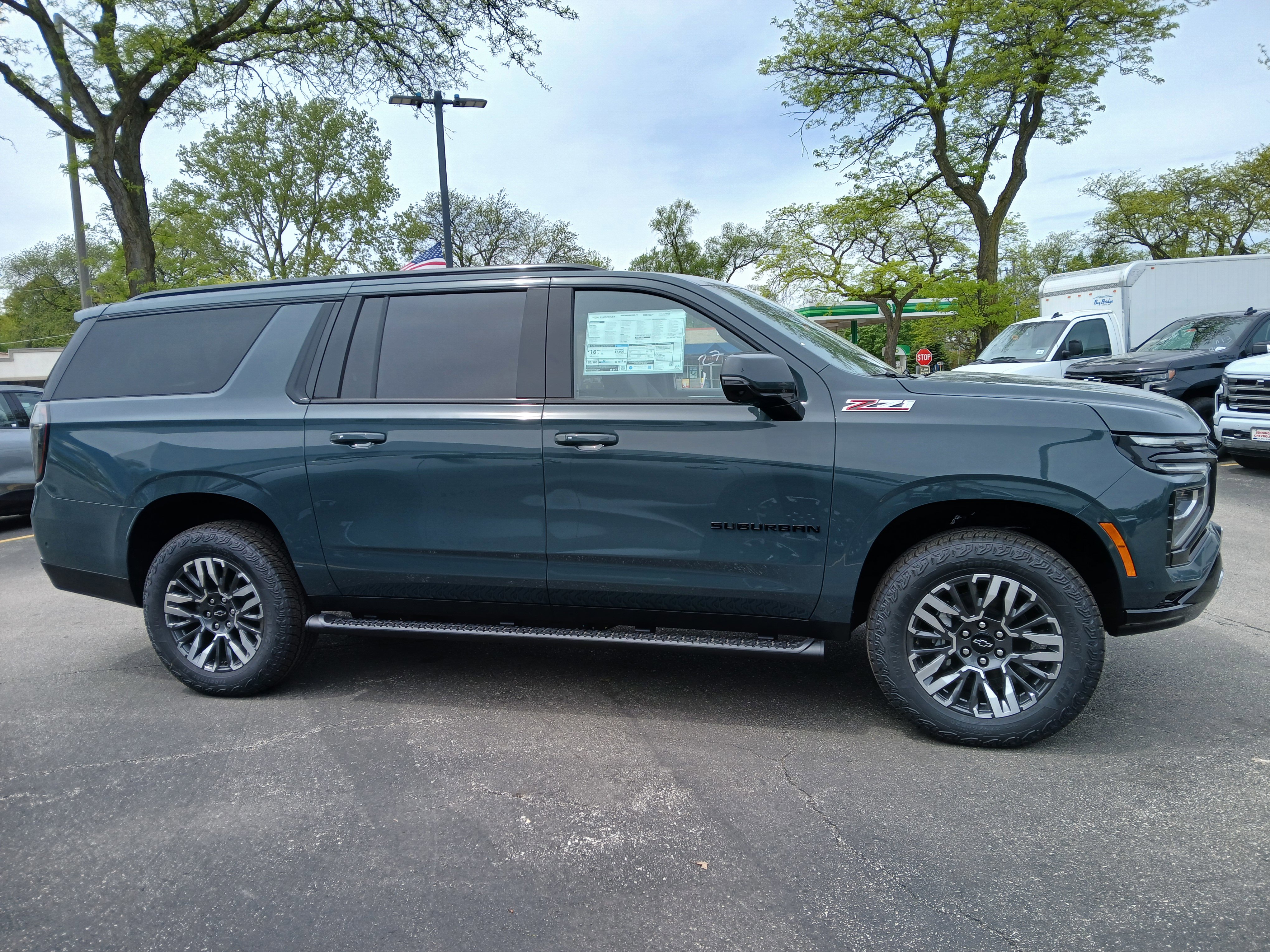 New 2026 Chevrolet Suburban Z71 w/ Comfort Package AWD/4WD image 3