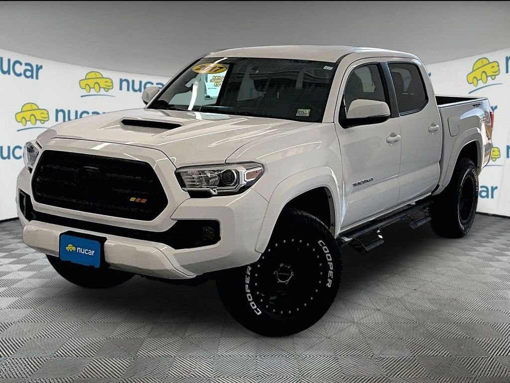 Used 2017 Toyota Tacoma TRD Sport w/ Tow Package (A/T) AWD/4WD image 3