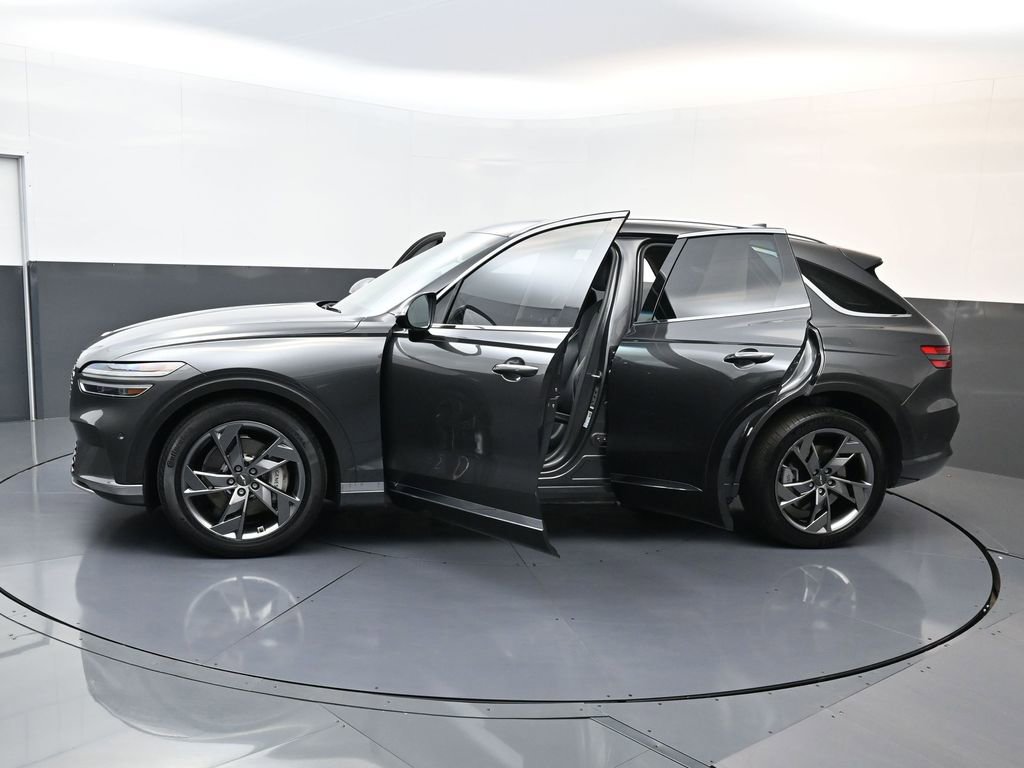 Used 2023 Genesis Electrified GV70 Advanced image 32