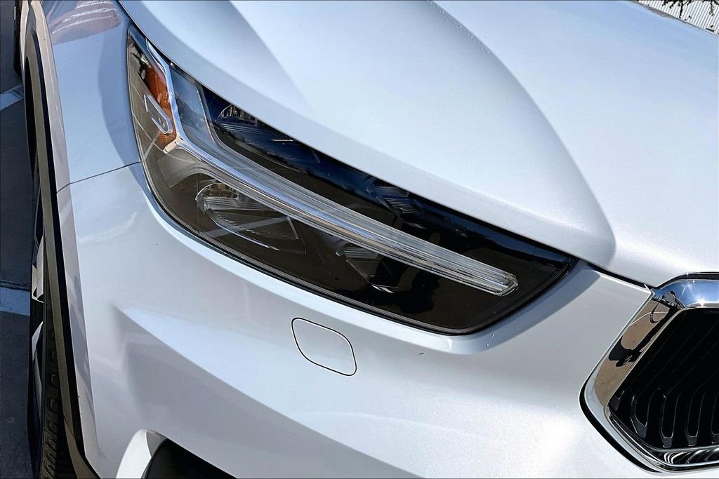 Used 2021 Volvo XC40 T5 Momentum w/ Premium Package image 35