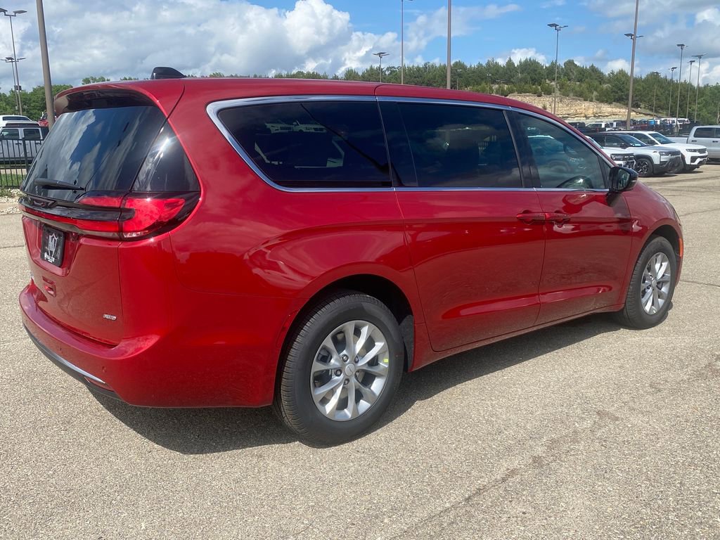 New 2027 Chrysler Pacifica Select AWD/4WD image 6