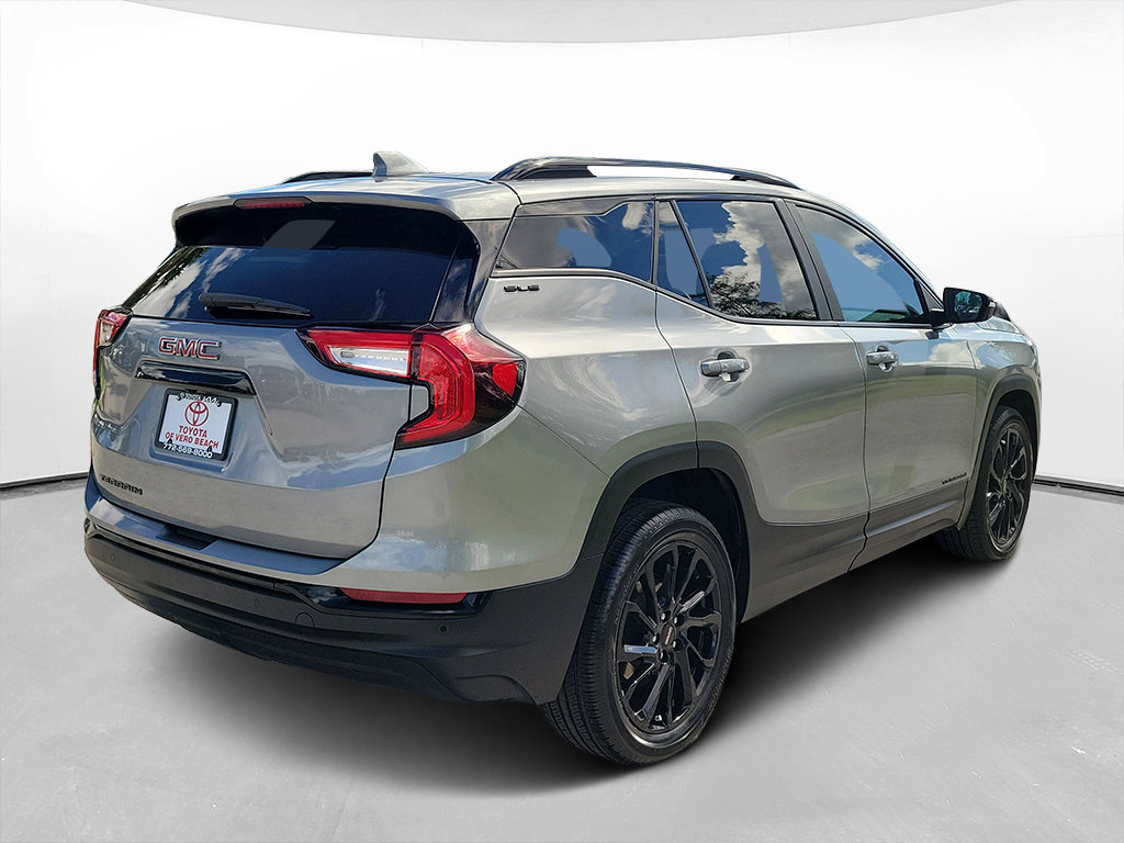 Used 2024 GMC Terrain SLE w/ Driver Convenience Package FWD image 4