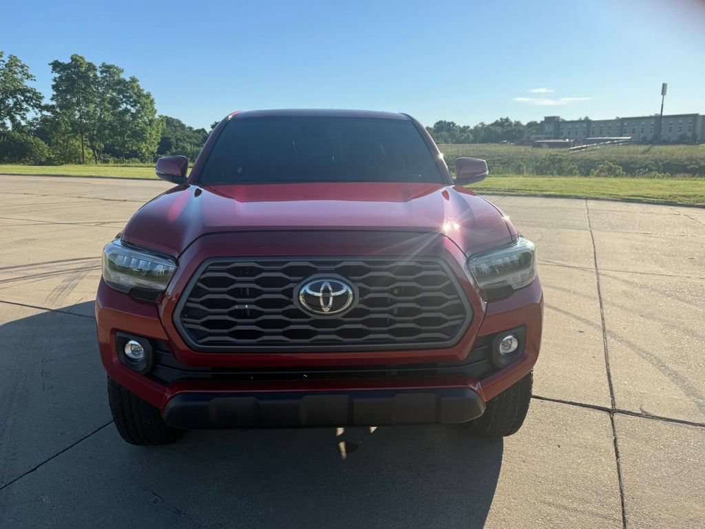 Used 2020 Toyota Tacoma TRD Off-Road w/ TRD Premium Off Road Package AWD/4WD image 9