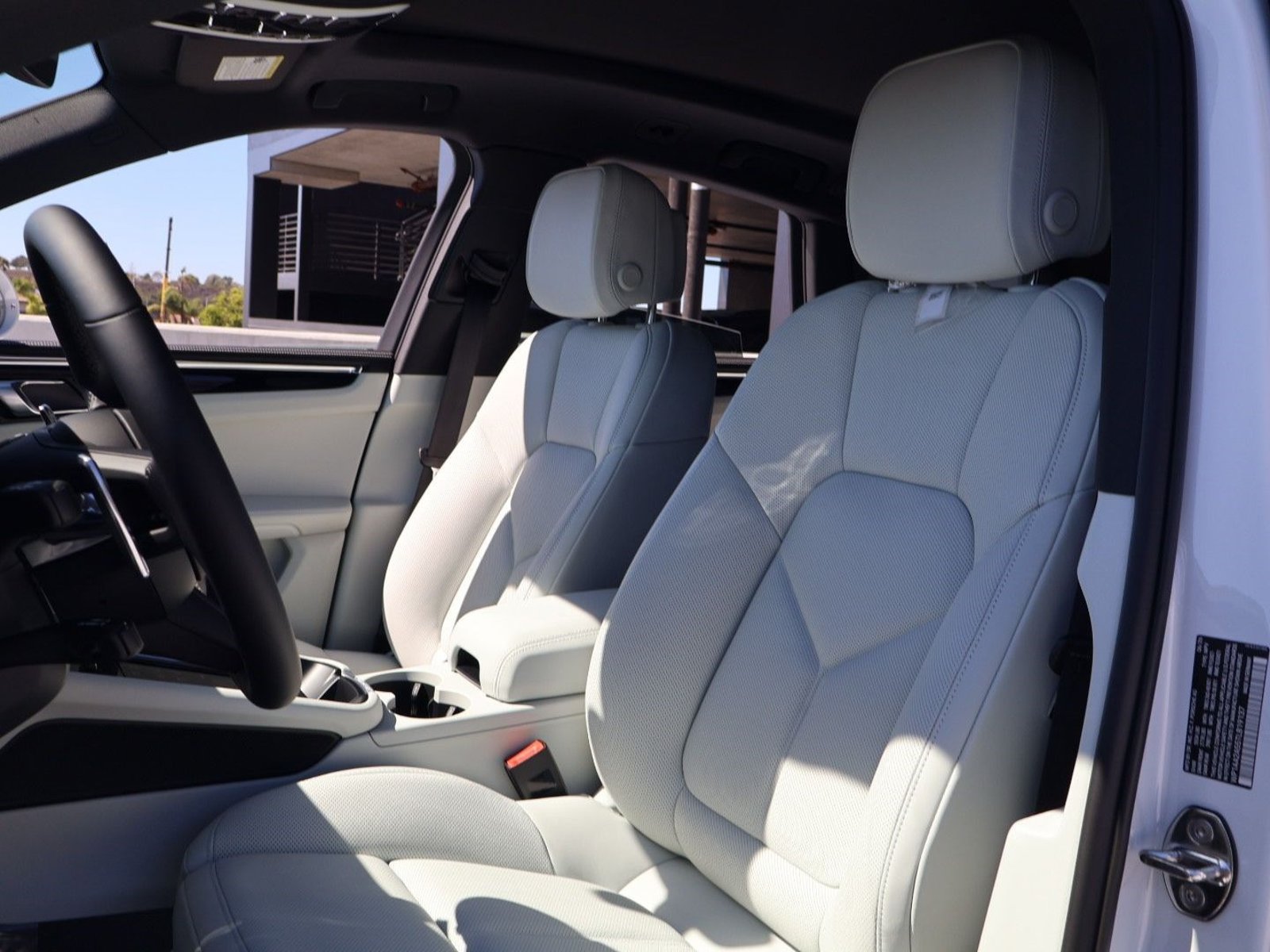 New 2026 Porsche Macan AWD/4WD image 5