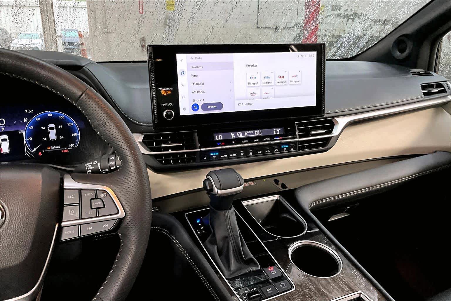 Used 2025 Toyota Sienna Platinum AWD/4WD image 7