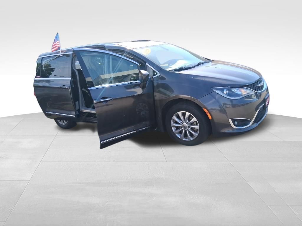 Used 2018 Chrysler Pacifica Touring-L FWD image 23