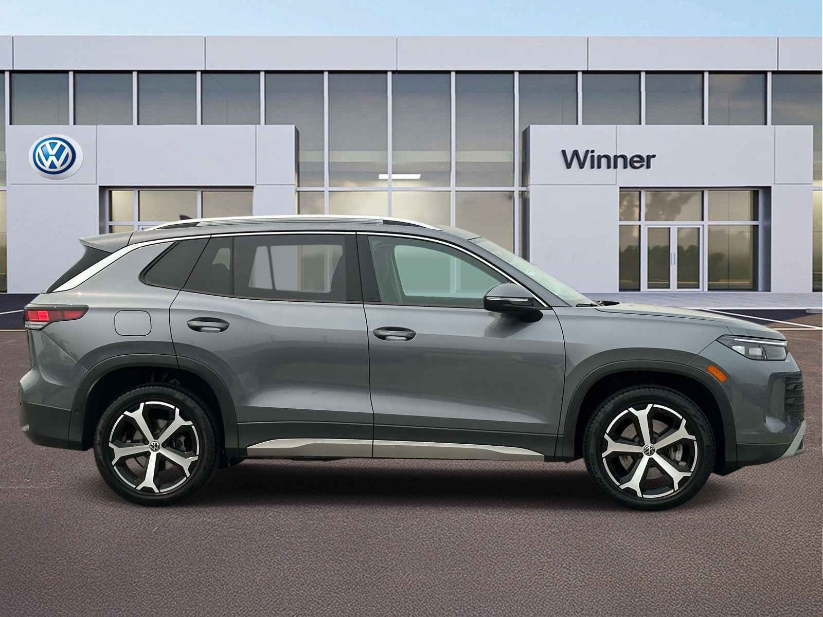 Certified 2025 Volkswagen Tiguan SE AWD/4WD image 7