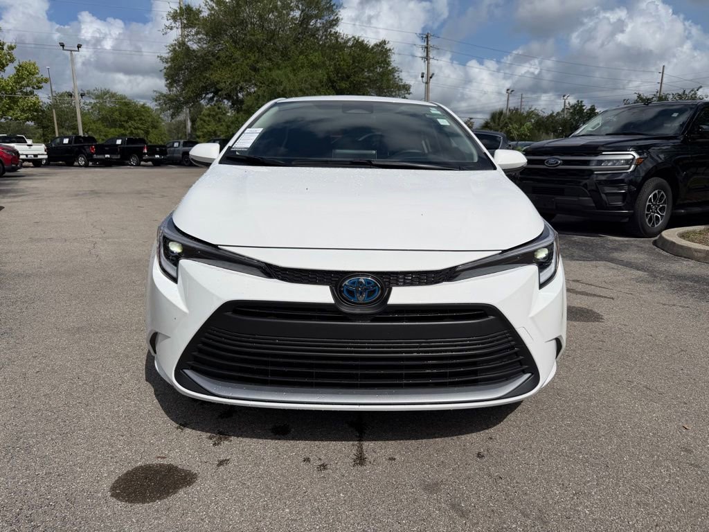 Used 2024 Toyota Corolla XLE FWD image 2