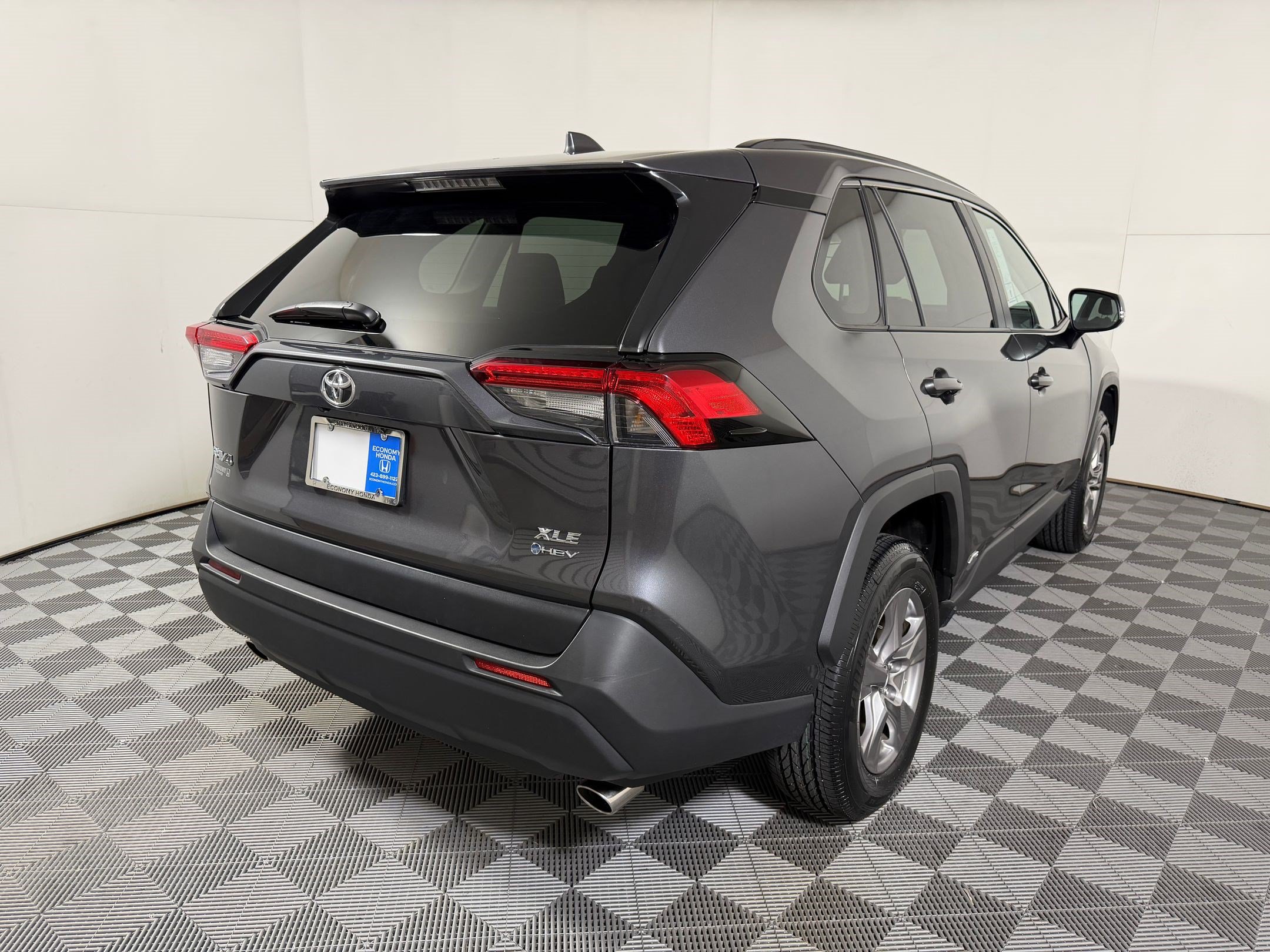 Used 2025 Toyota RAV4 XLE AWD/4WD image 20