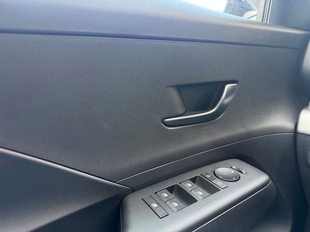 Certified 2025 Hyundai Kona SEL FWD image 11