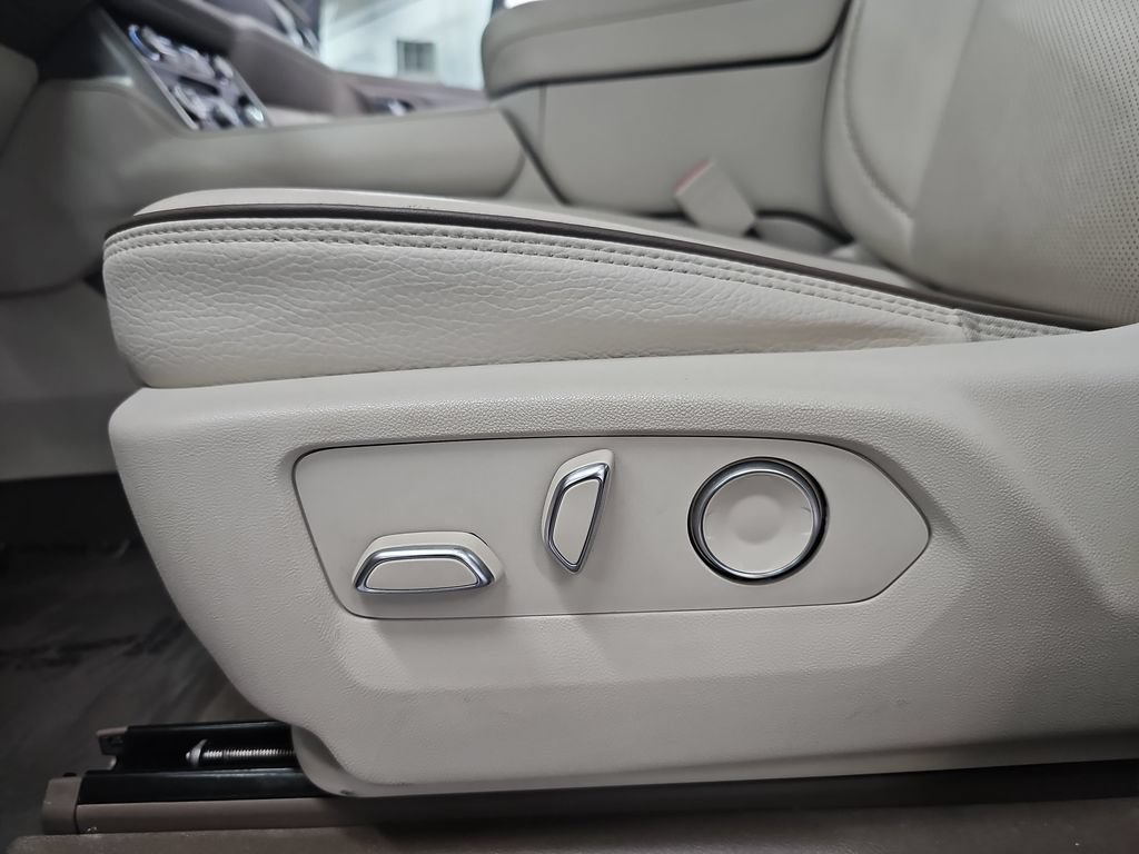 Used 2023 GMC Yukon Denali AWD/4WD image 32