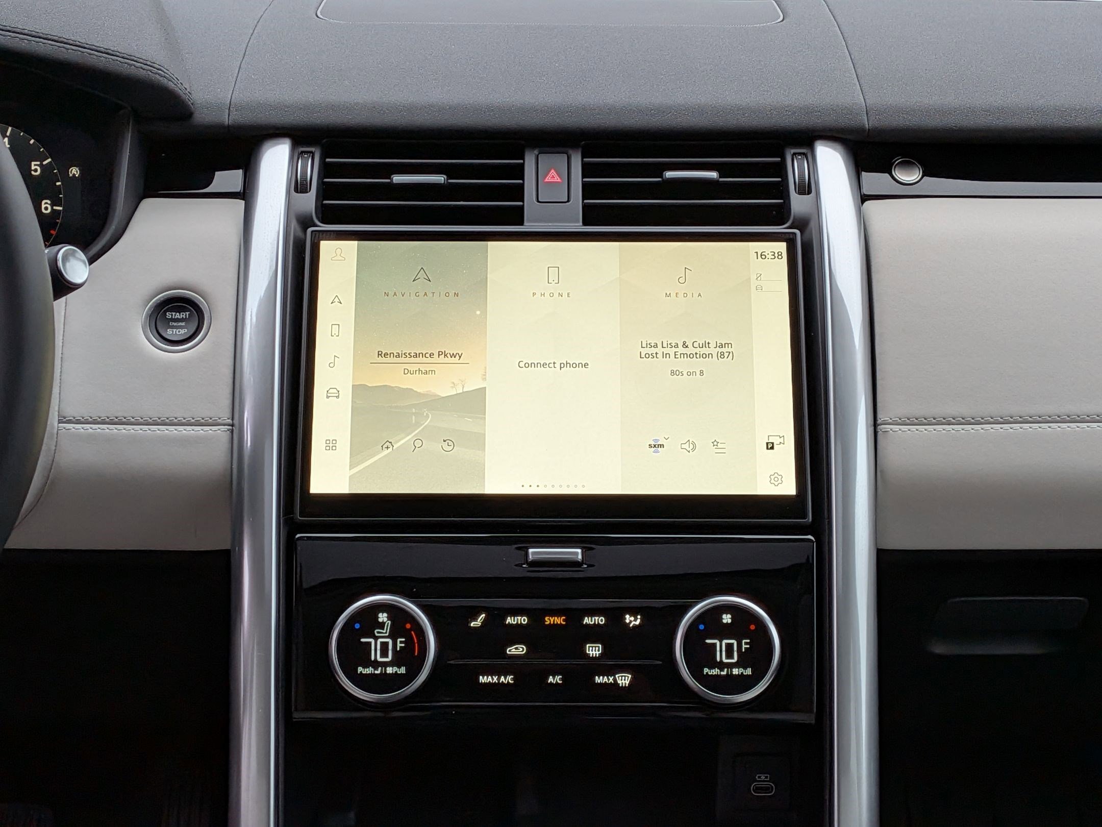 Used 2024 Land Rover Discovery S image 19