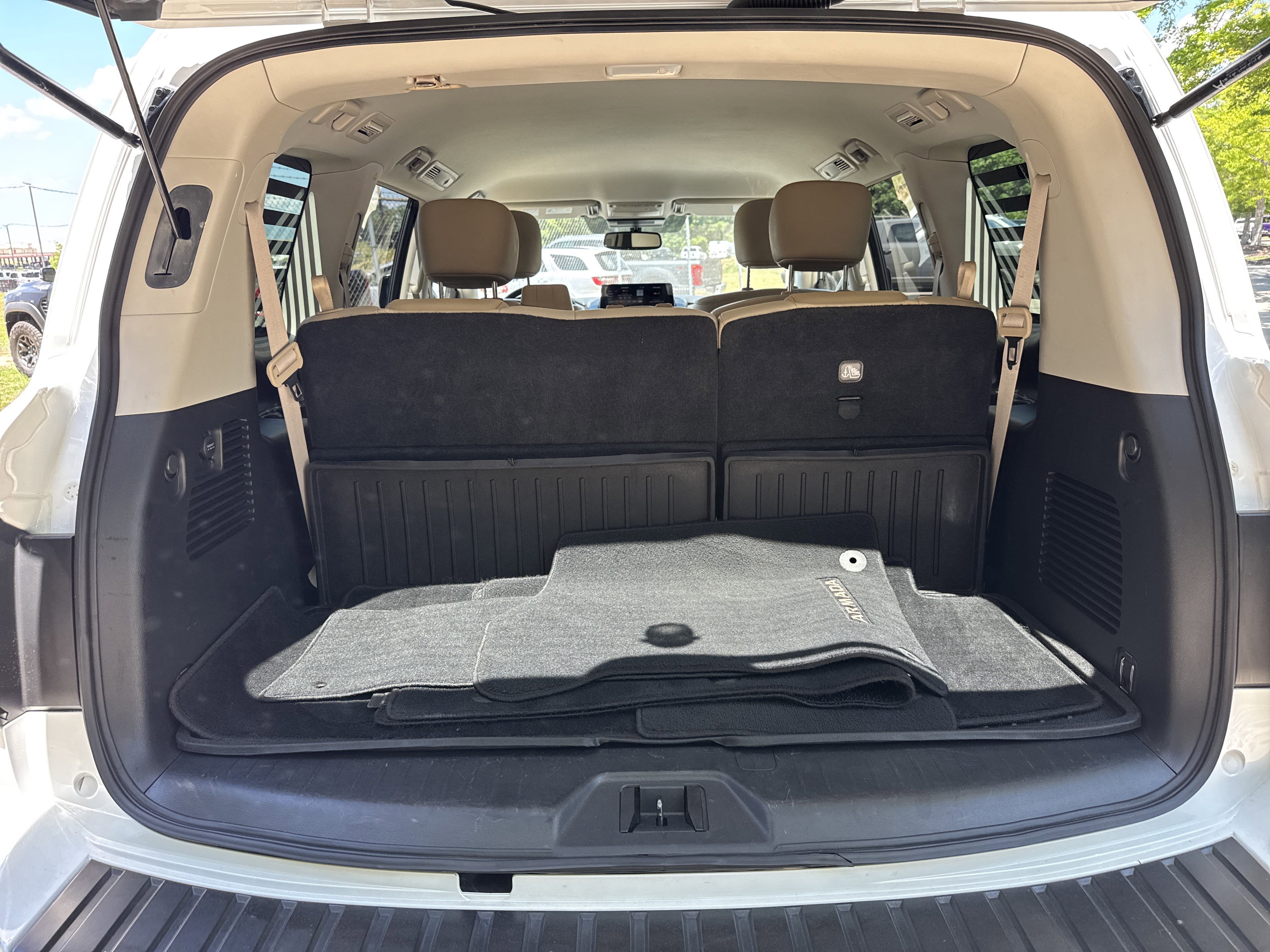Used 2021 Nissan Armada SV w/ SV Appearance Package RWD image 18