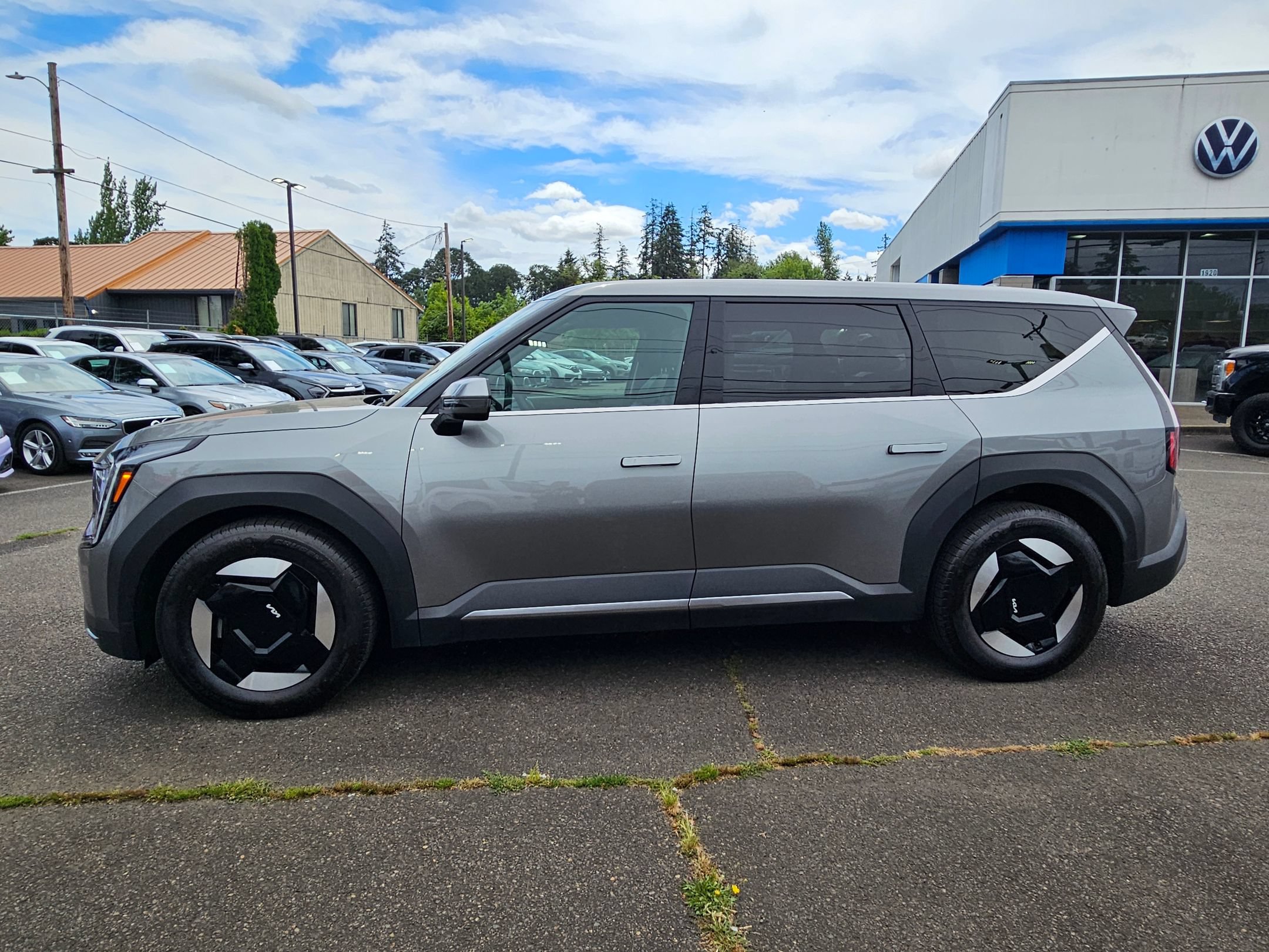 Used 2024 Kia EV9 Light Long Range RWD image 2