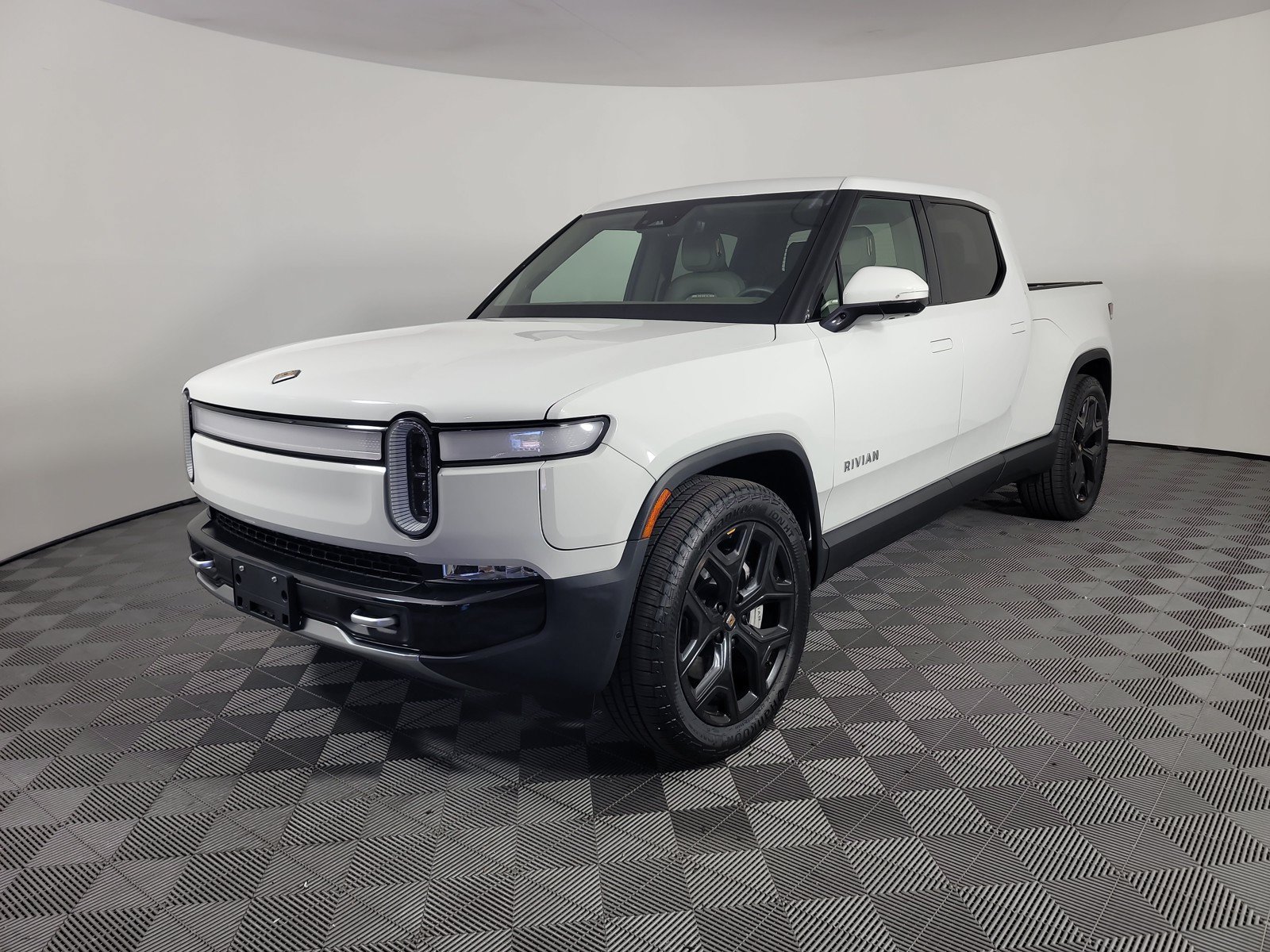 Used 2024 Rivian R1T Adventure AWD/4WD image 1