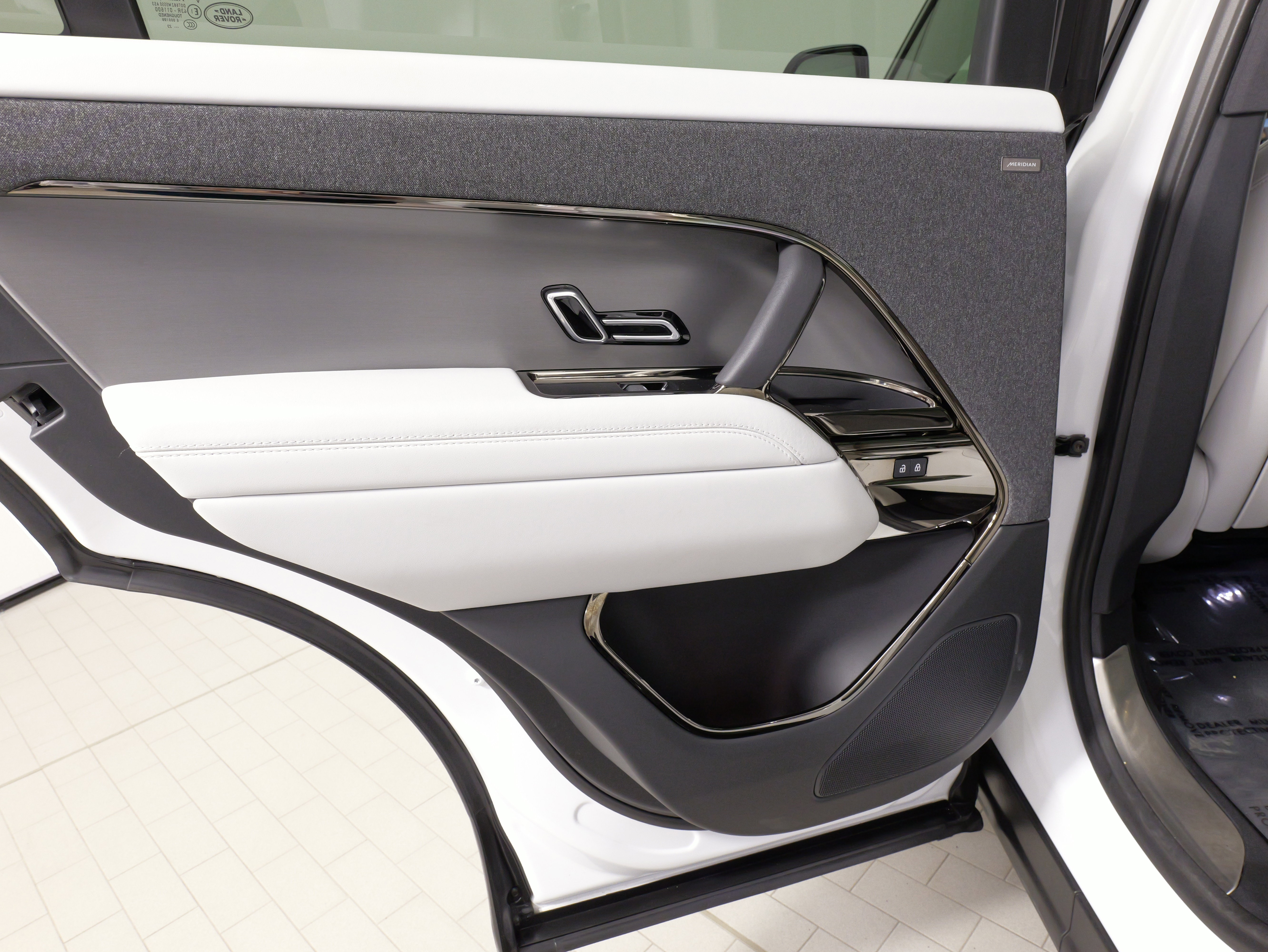 Used 2023 Land Rover Range Rover Sport SE image 34