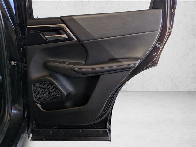 Used 2024 Mitsubishi Outlander SE image 29