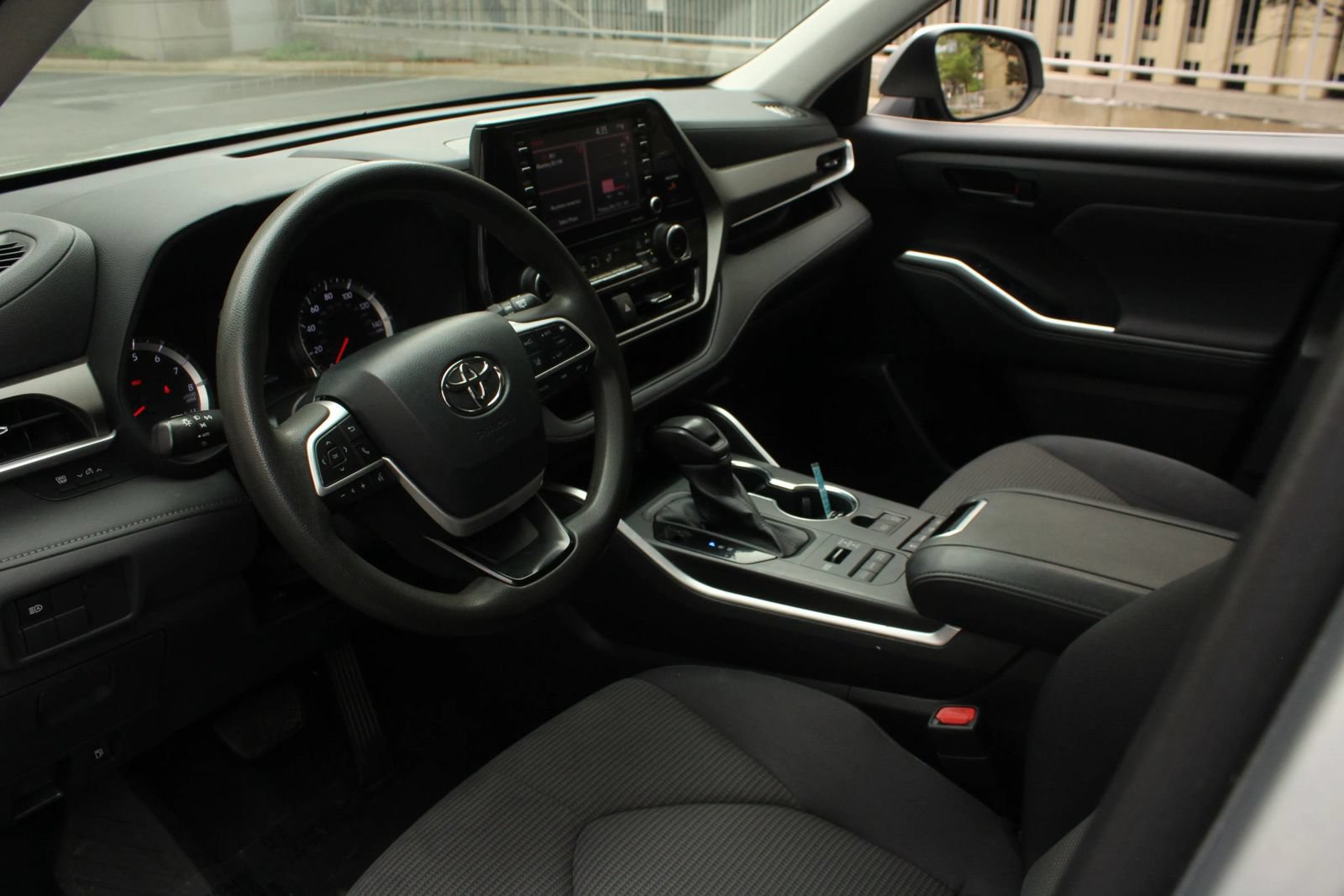 Used 2022 Toyota Highlander L AWD/4WD image 13