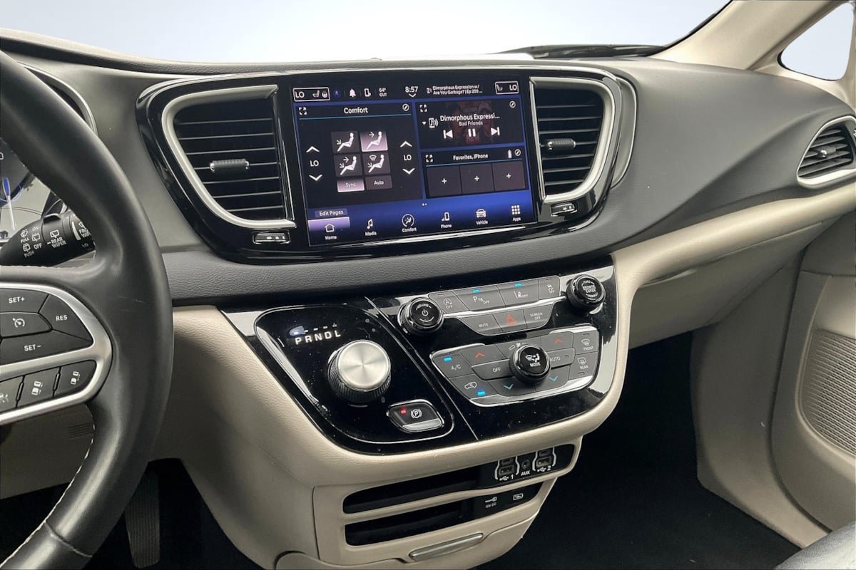 Used 2022 Chrysler Pacifica Touring-L FWD image 6