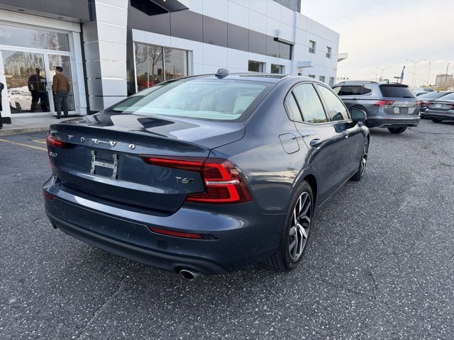 Used 2020 Volvo S60 T6 Momentum w/ Protection Package image 5