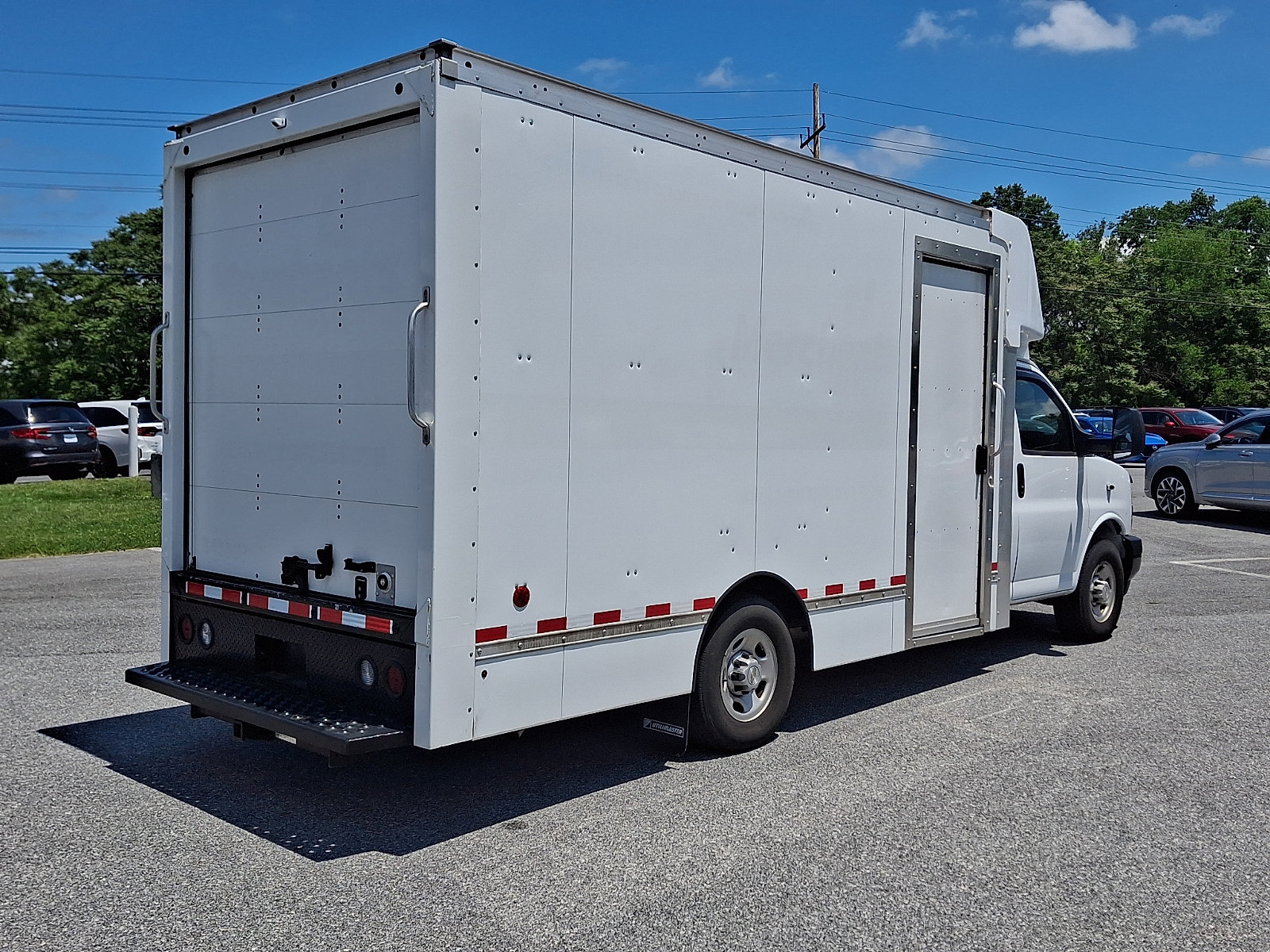 Used 2022 Chevrolet Express 3500 w/ Power Convenience Package RWD image 6