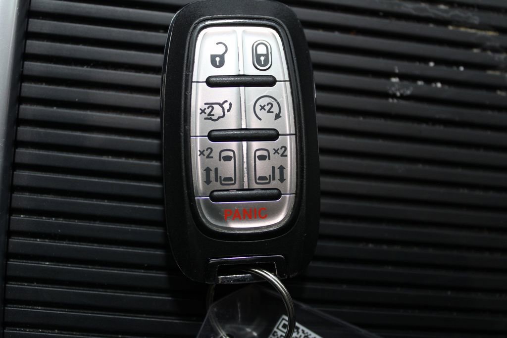 Used 2024 Chrysler Pacifica Touring-L image 28