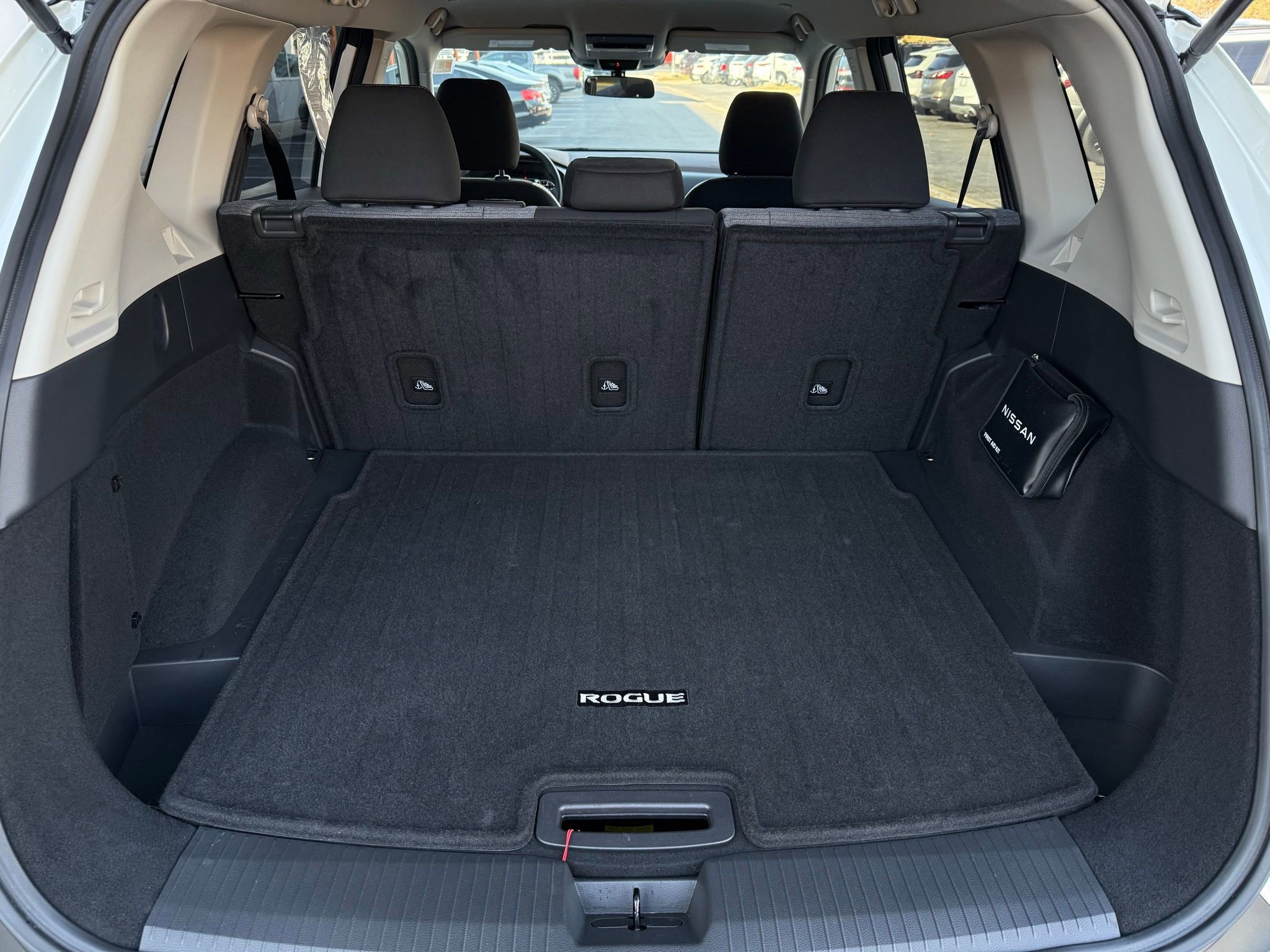 Used 2023 Nissan Rogue SV image 30