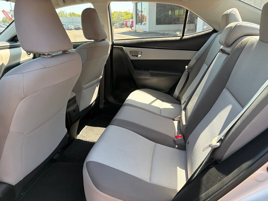 Used 2017 Toyota Corolla LE w/ Carpet Mat Package (TMS) FWD image 32