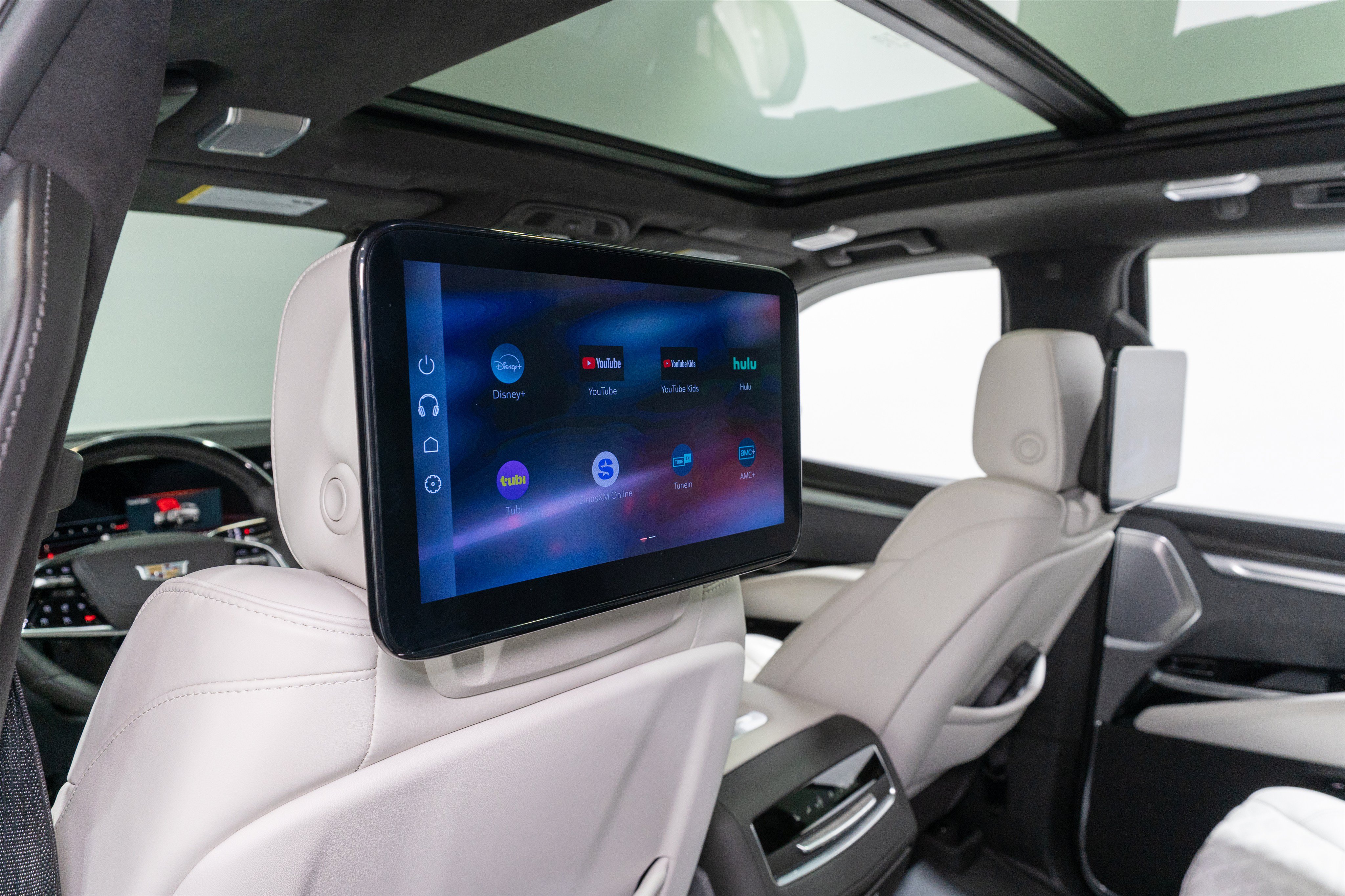 Used 2025 Cadillac Escalade V w/ LPO, Floor Liner Package AWD/4WD image 37