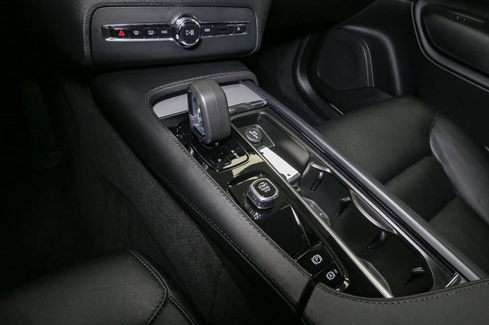 Used 2024 Volvo XC90 B5 Core w/ Climate Package image 34