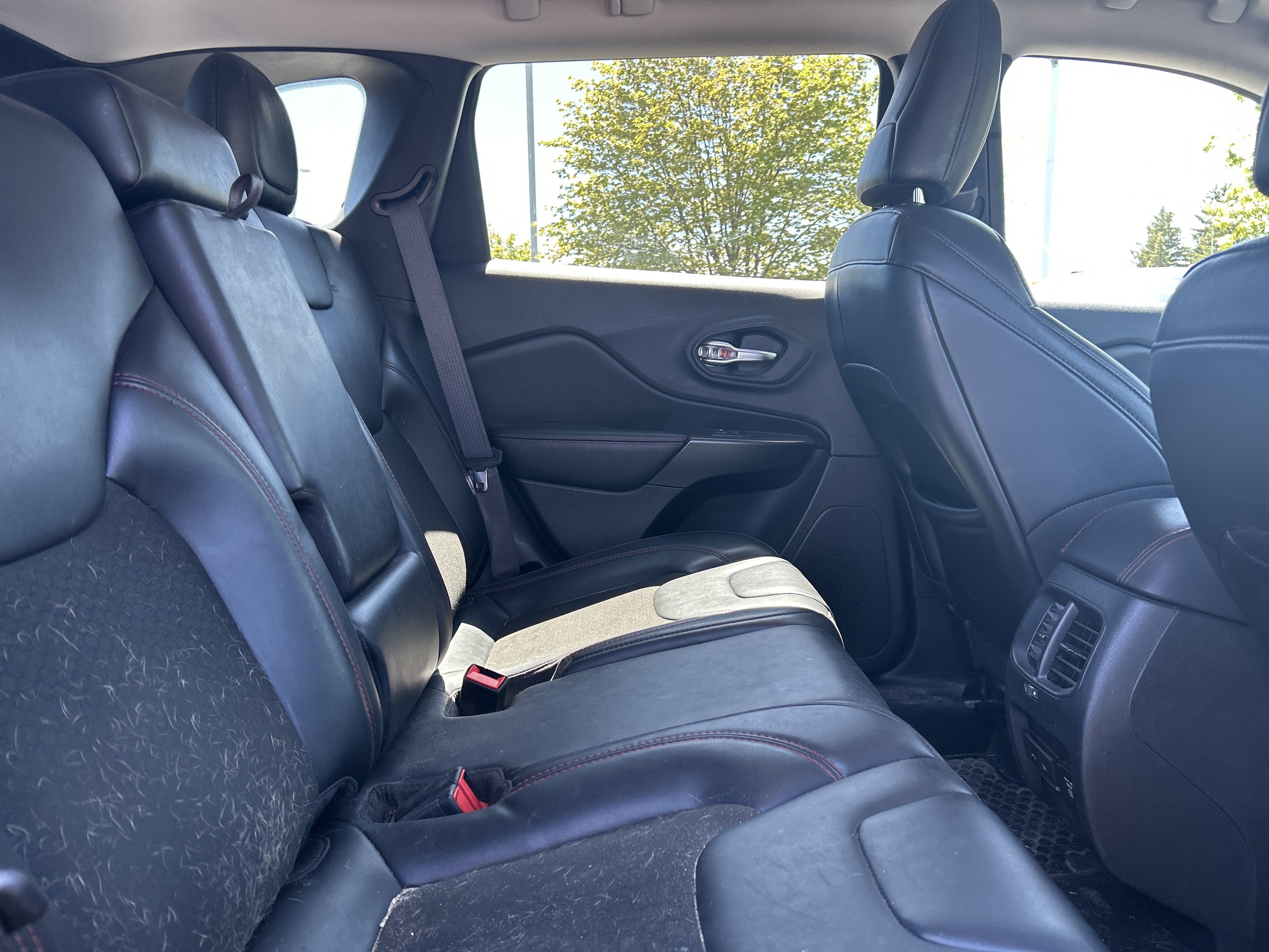Used 2020 Jeep Cherokee Trailhawk w/ Cold Weather Group AWD/4WD image 11