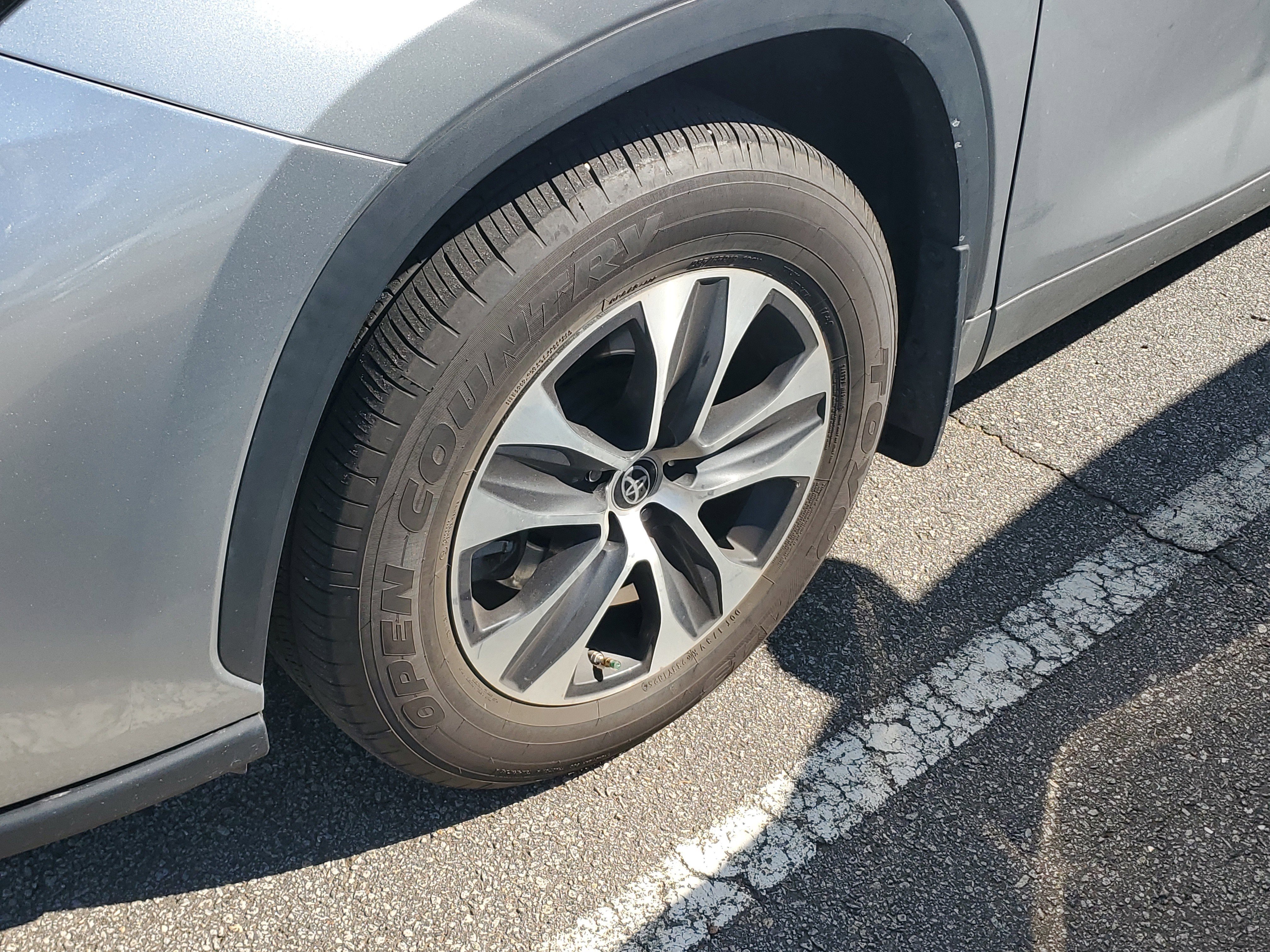 Used 2024 Toyota Highlander XLE image 6