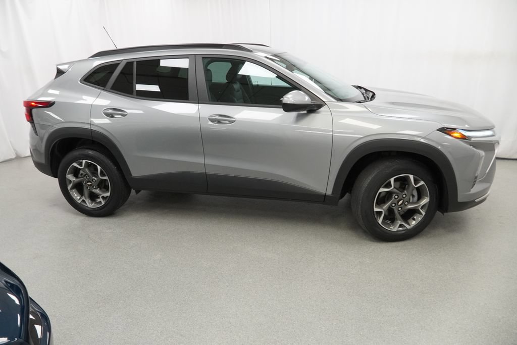 Used 2024 Chevrolet Trax LT w/ Driver Confidence Package FWD image 6