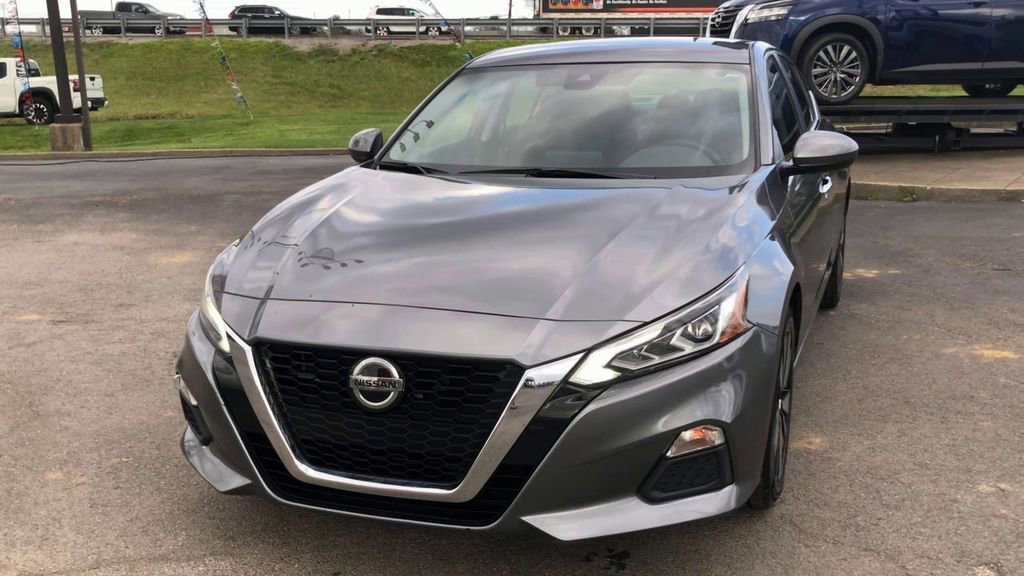 Used 2022 Nissan Altima 2.5 SV FWD image 2