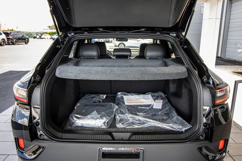 New 2025 Volkswagen ID.4 Pro RWD image 16