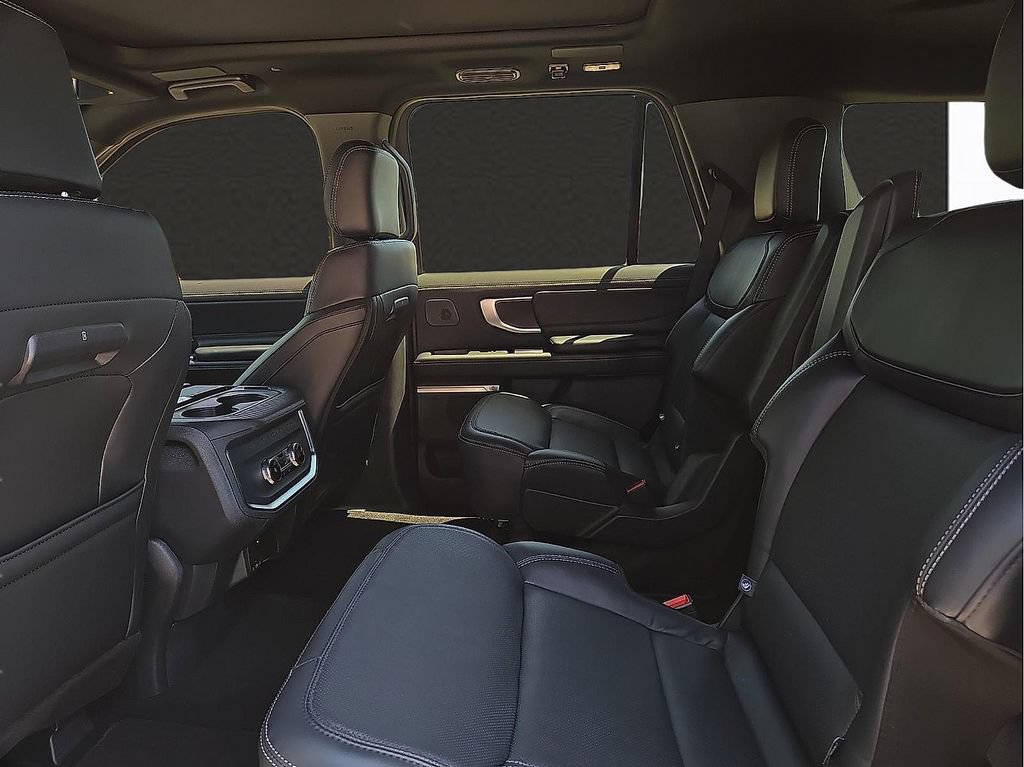 Used 2025 Ford Expedition Platinum w/ Stealth Performance Package AWD/4WD image 10
