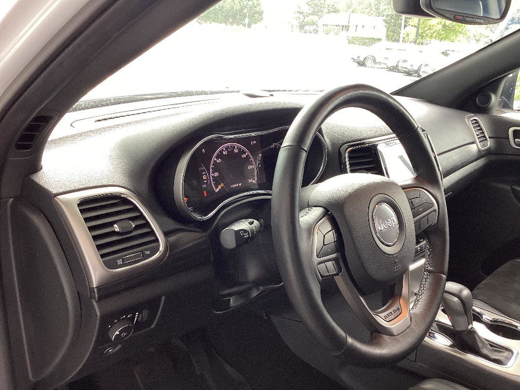 Used 2019 Jeep Grand Cherokee Altitude RWD image 10