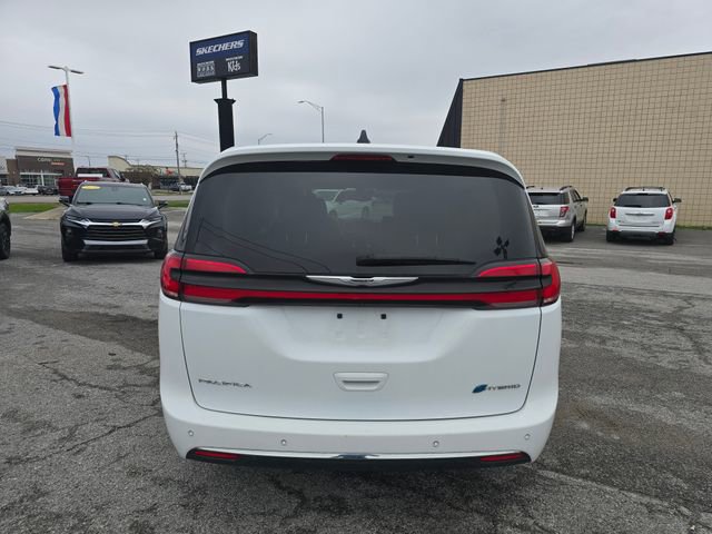 Used 2024 Chrysler Pacifica Select image 5