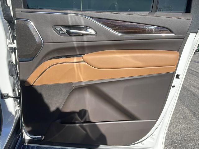 Used 2022 Cadillac Escalade ESV Premium Luxury w/ Performance Package AWD/4WD image 15