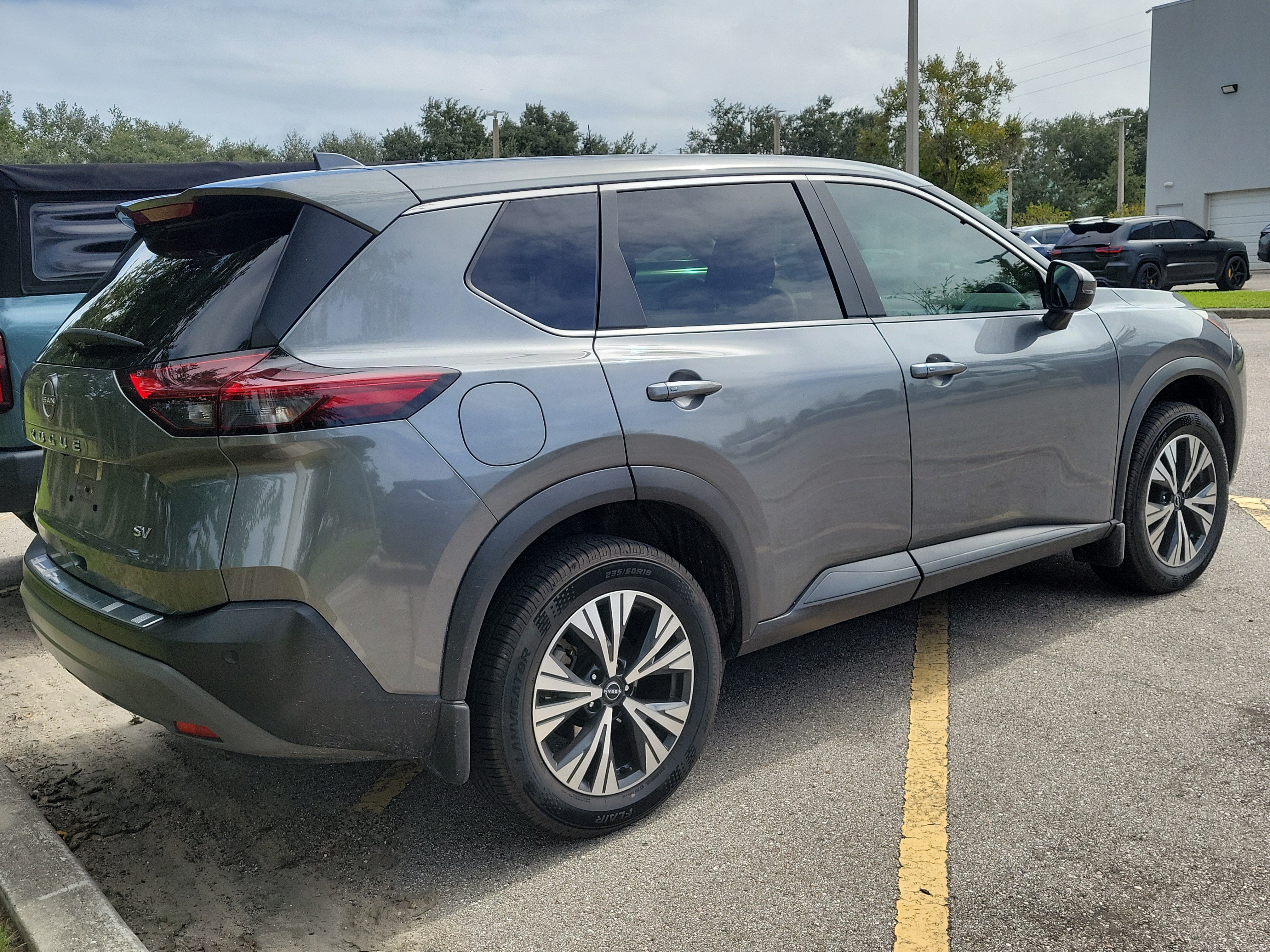 Used 2023 Nissan Rogue SV FWD image 3