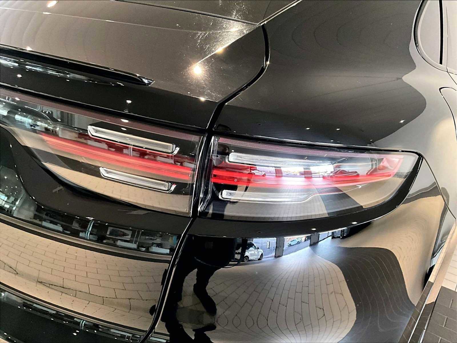 Used 2023 Porsche Cayenne Platinum Edition image 33