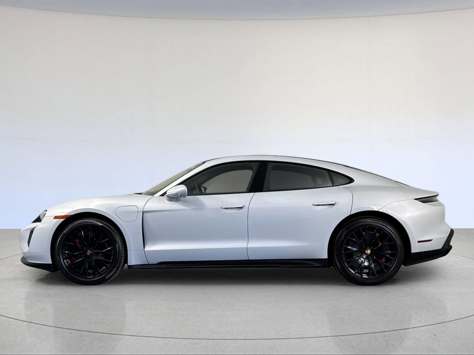 Certified 2024 Porsche Taycan GTS image 2