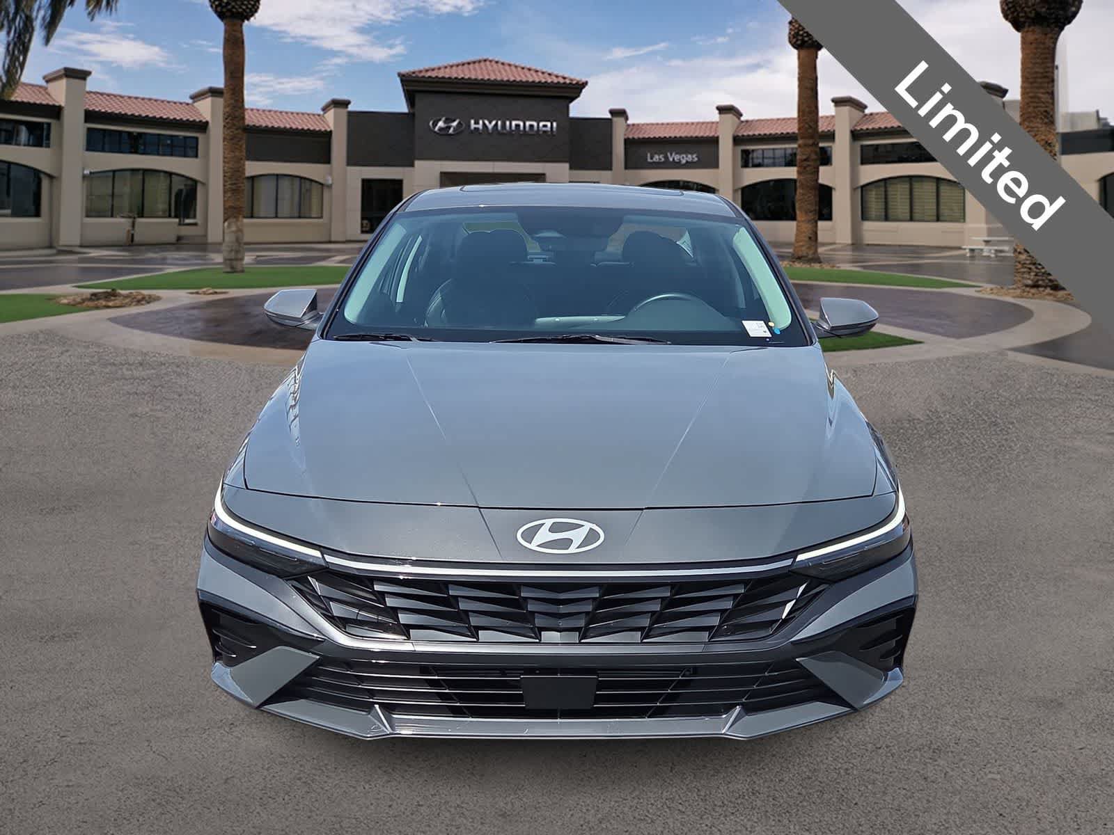 Used 2025 Hyundai Elantra Limited FWD image 3