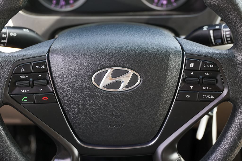 Used 2015 Hyundai Sonata SE w/ Option Group 09 FWD image 9