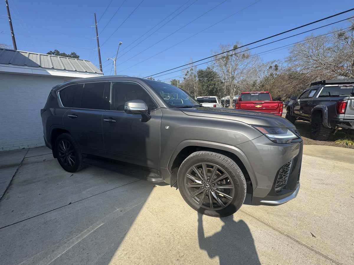 Used 2023 Lexus LX 600 F Sport image 4