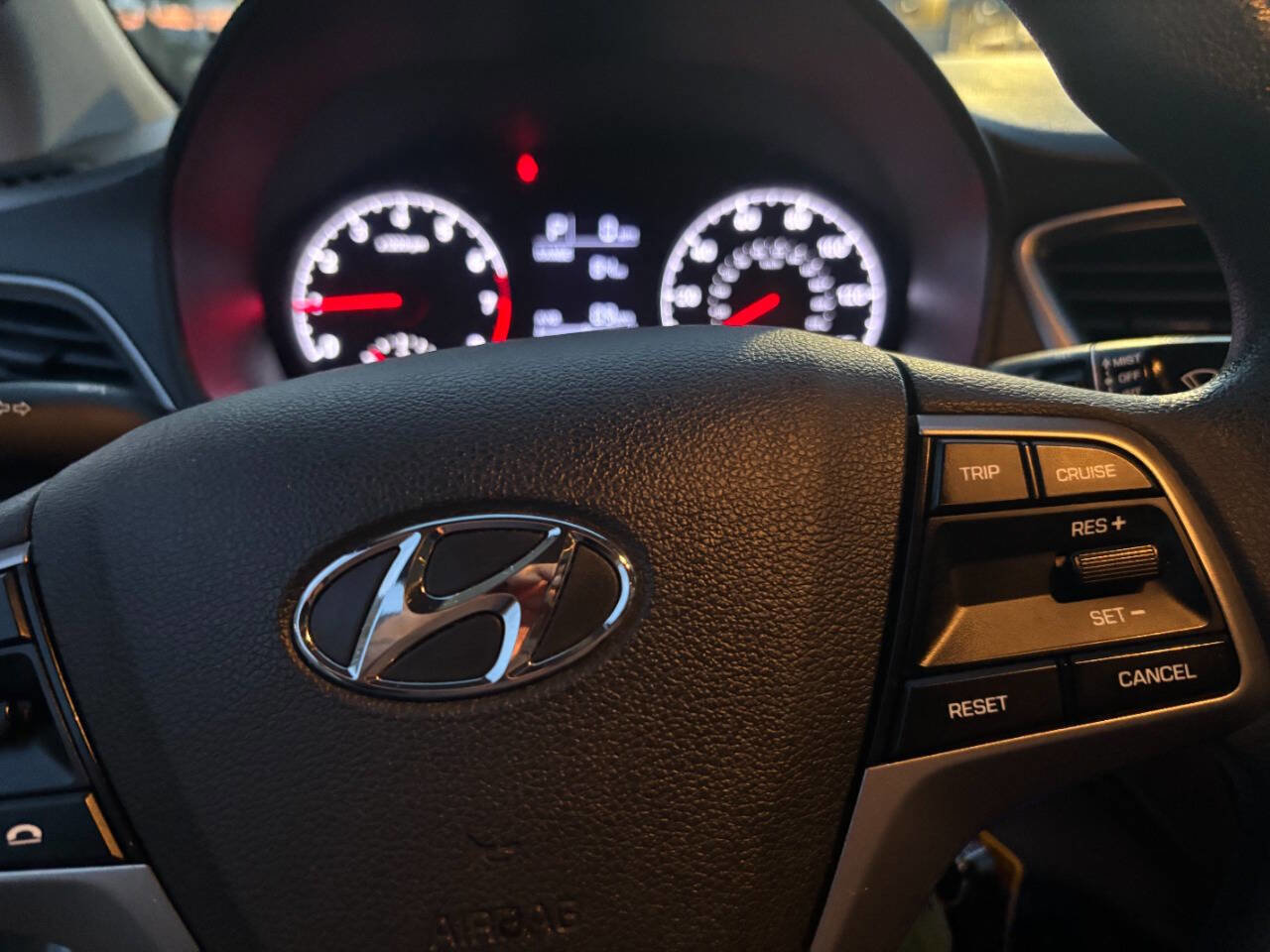 Used 2019 Hyundai Accent SE image 30