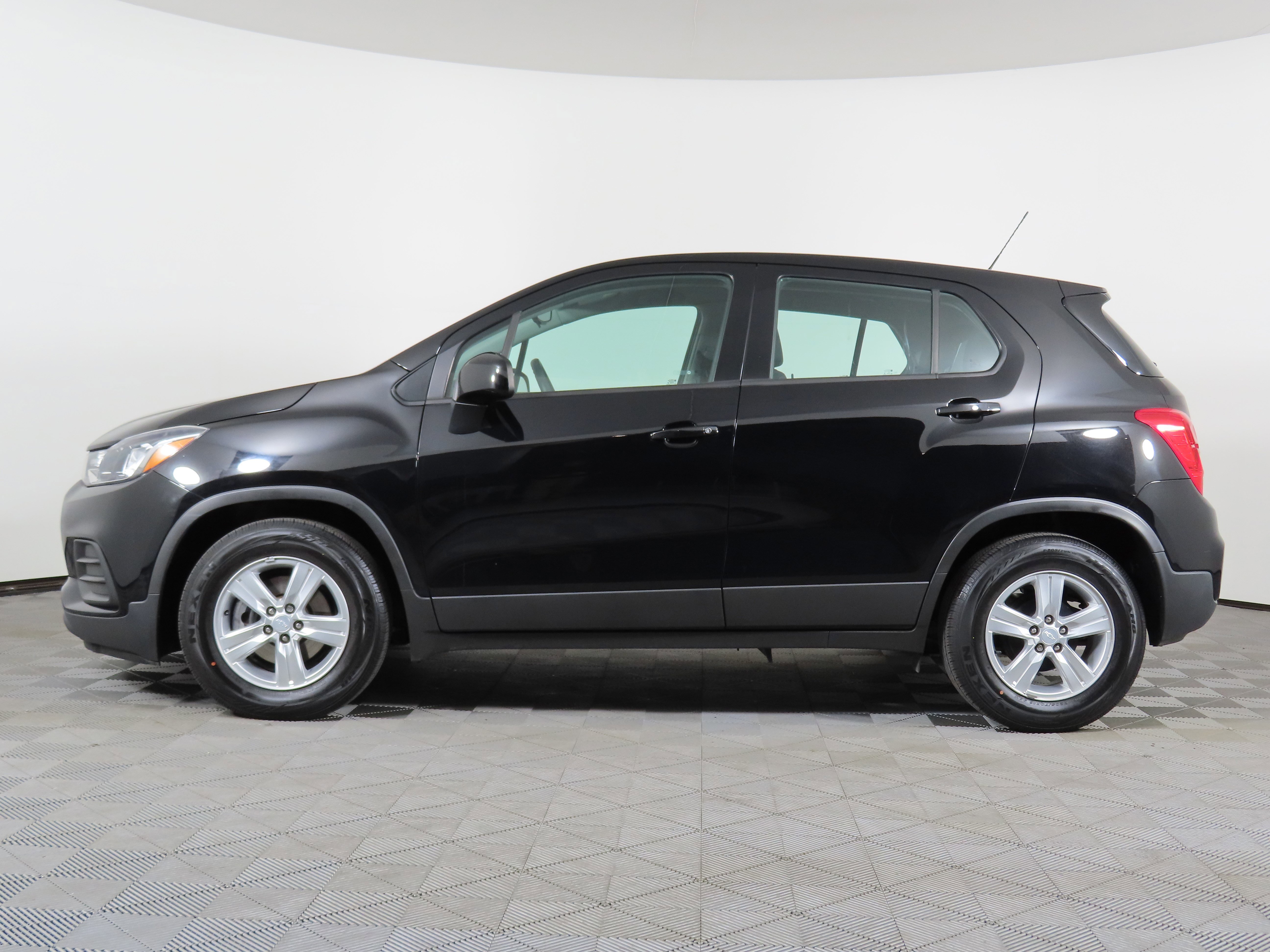 Used 2019 Chevrolet Trax LS image 33