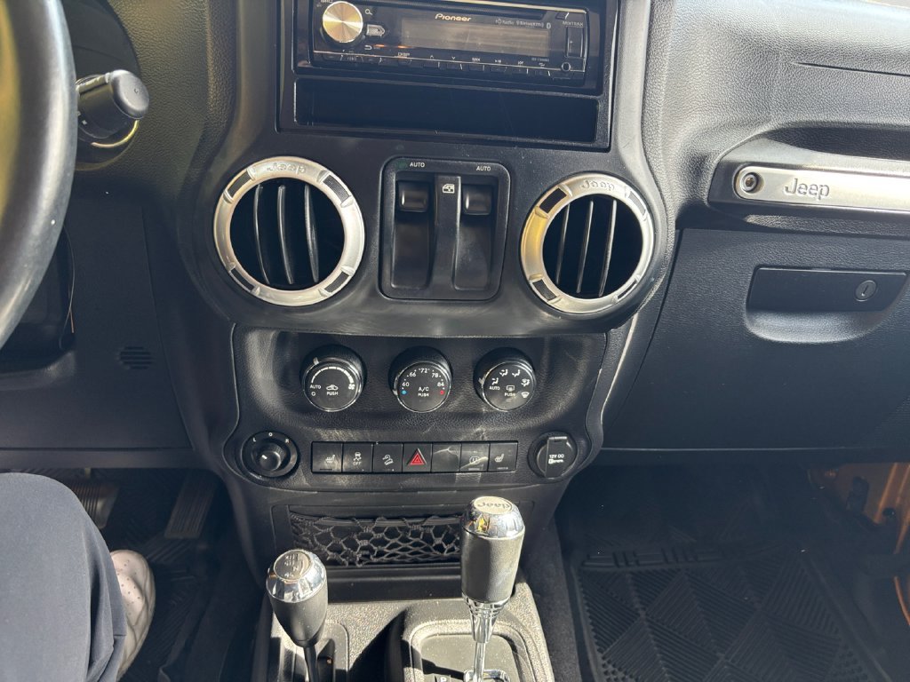 Used 2014 Jeep Wrangler Sahara w/ Connectivity Group AWD/4WD image 18